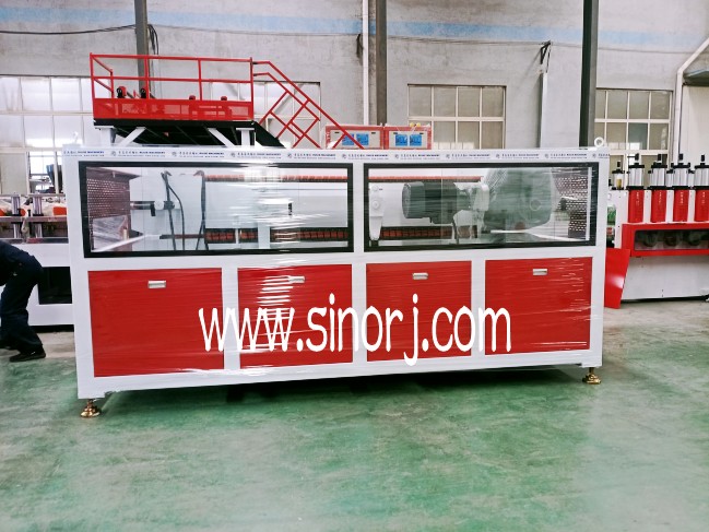 門(mén)板生產(chǎn)設(shè)備發(fā)貨山東