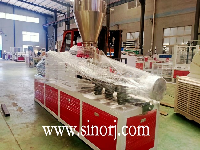 三套PVC WPC型材生產(chǎn)機器已交付至非洲